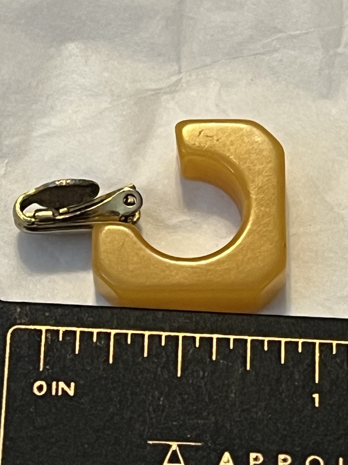 VTG Estate Butterscotch Bakelite Earrings Clip-On 1/2”x1/2cm Modern Minimalist