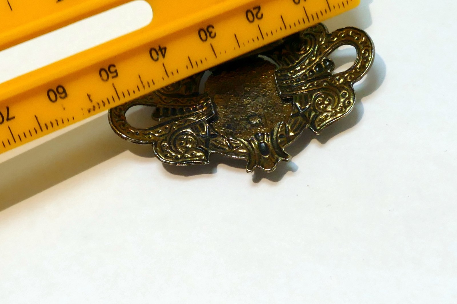 Bronze Tone Brooch Retro Costume pin – missing center