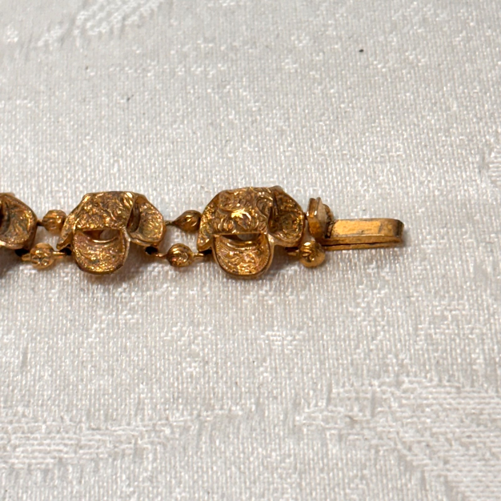 BRACELET goldtone metal temple lightweight box clasp NO BELL vintage 6 1/4″ circ