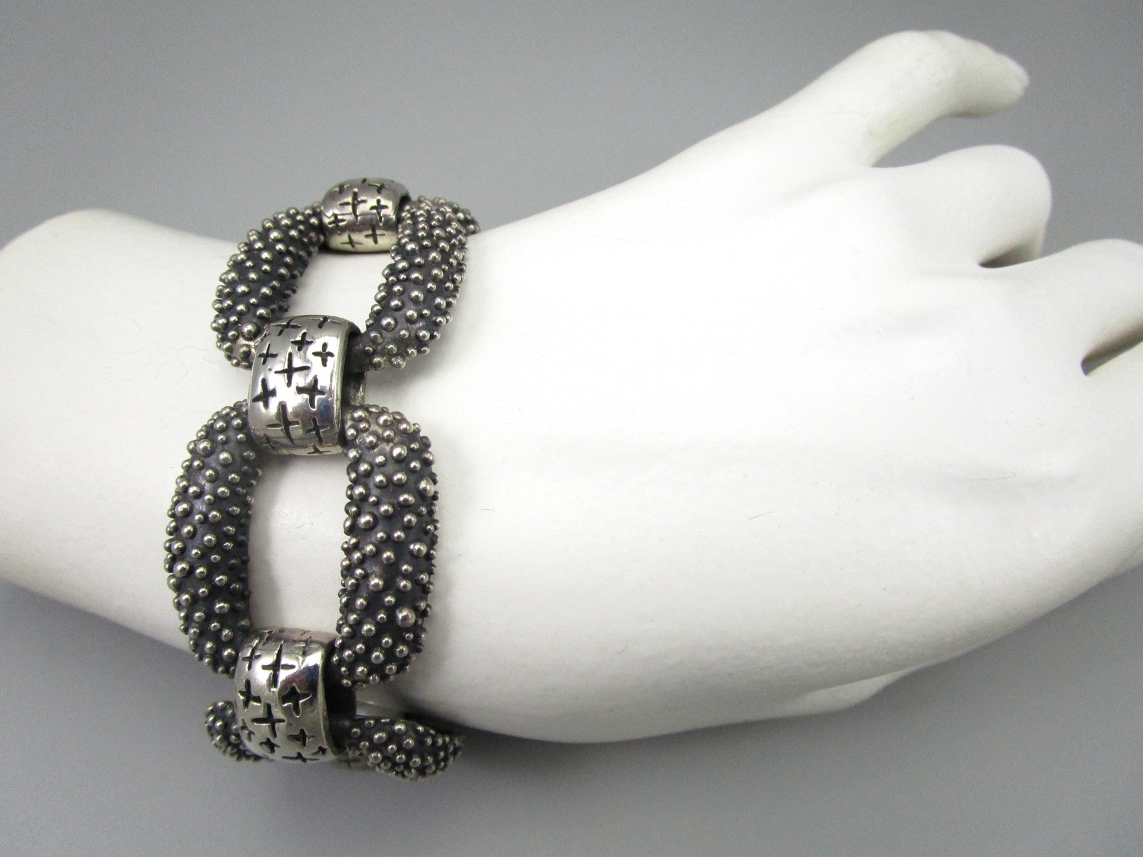 BEAUTIFUL HEAVY DIAN MALOUF TEXTURED LINK STATEMENT BRACELET 81 GRAMS