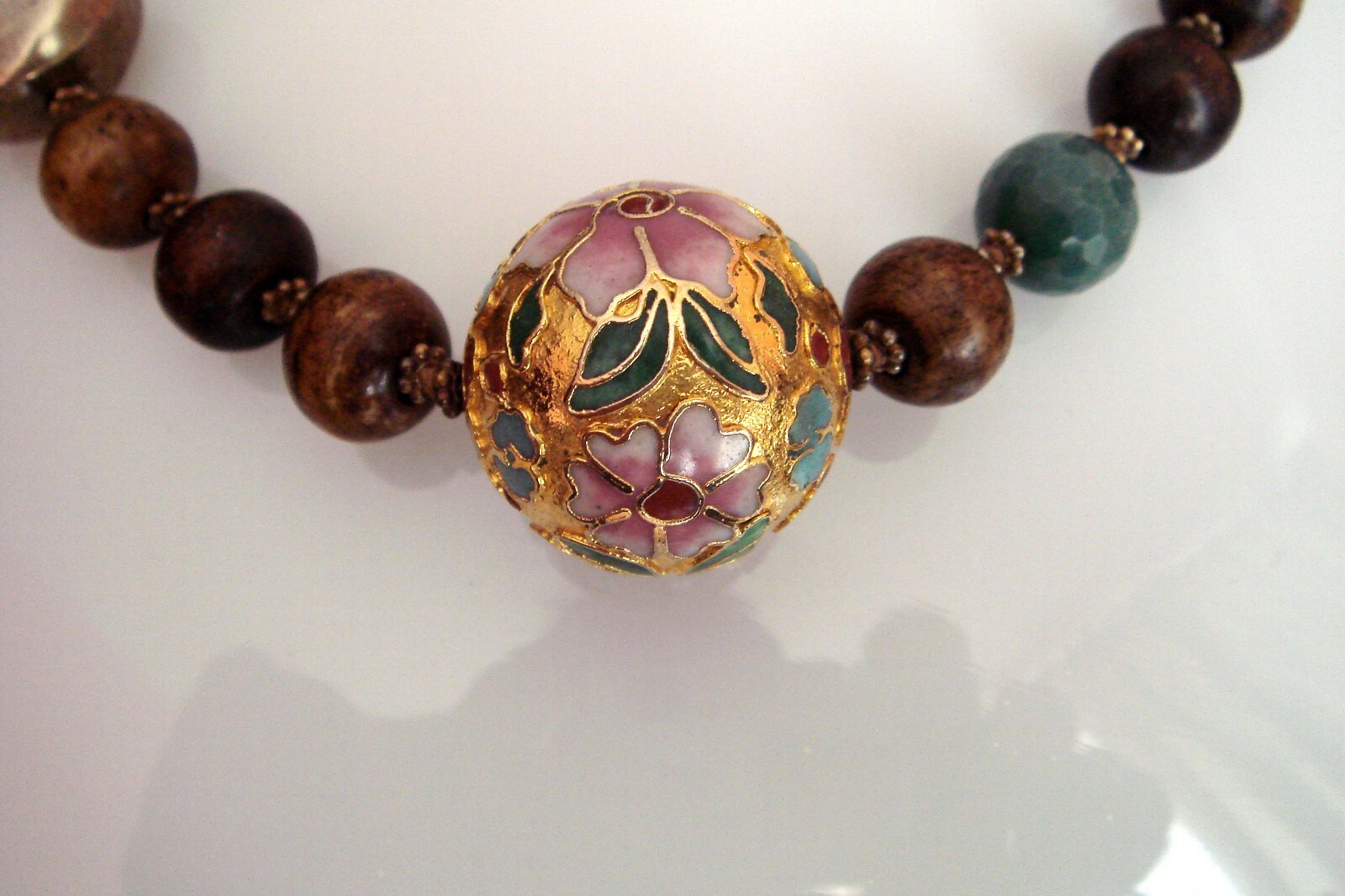VTG GARA DANIELLE WOODEN,STONE,ENAMEL GOLD TONE BEADED STRAND NECKLACE.