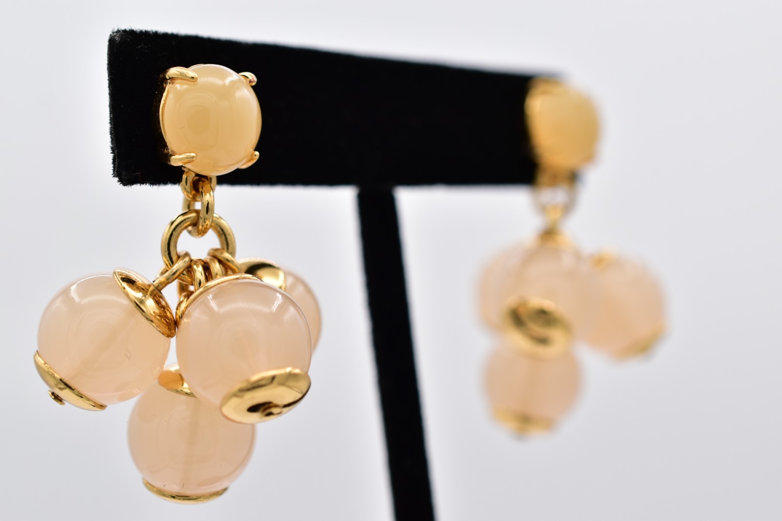J.Crew Peach Beaded Cabochon Cluster Earrings Gold Tone Drop Dangle Signed BinAI
