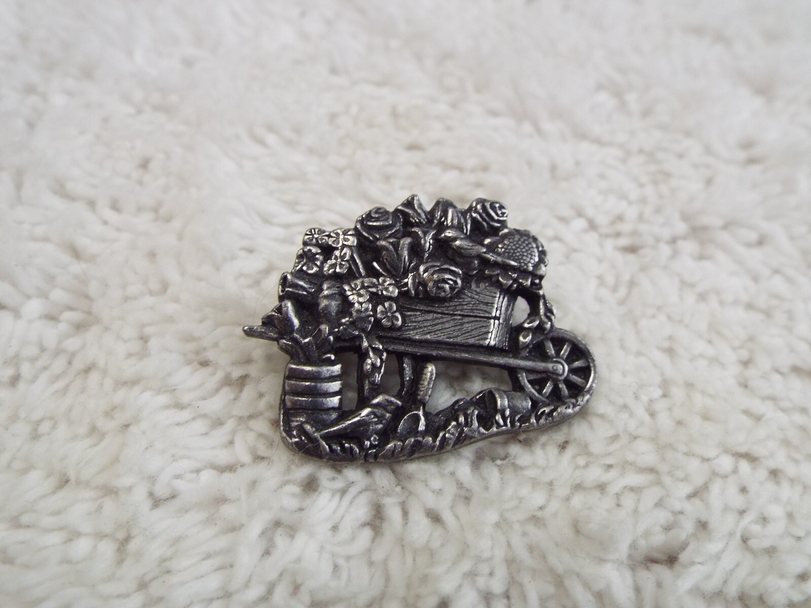2001 Birds & Bloom Pewter Flower Wheelbarrow Pin (A53)