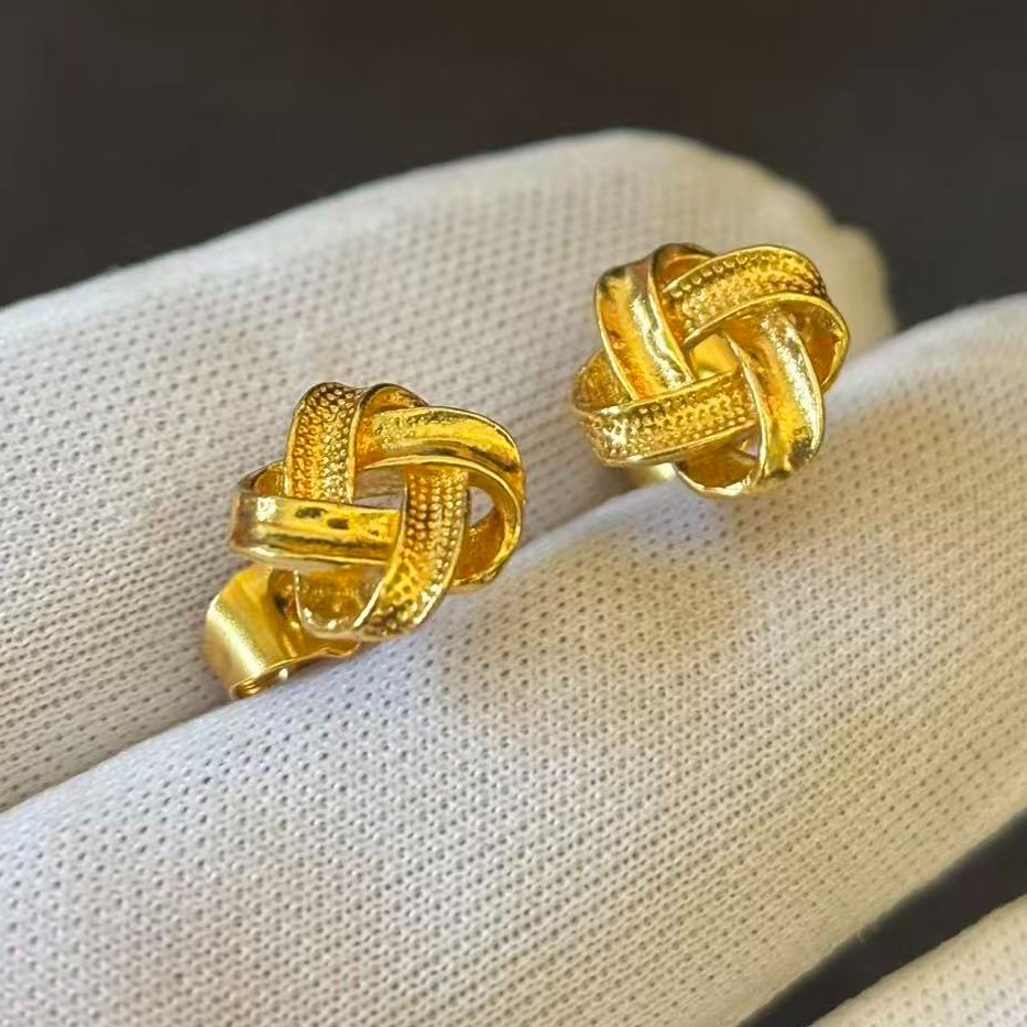 Vintage Stud Earrings Gold-plated (NOT SURE) Gold Tone marked ‘999’, 10×10 mm