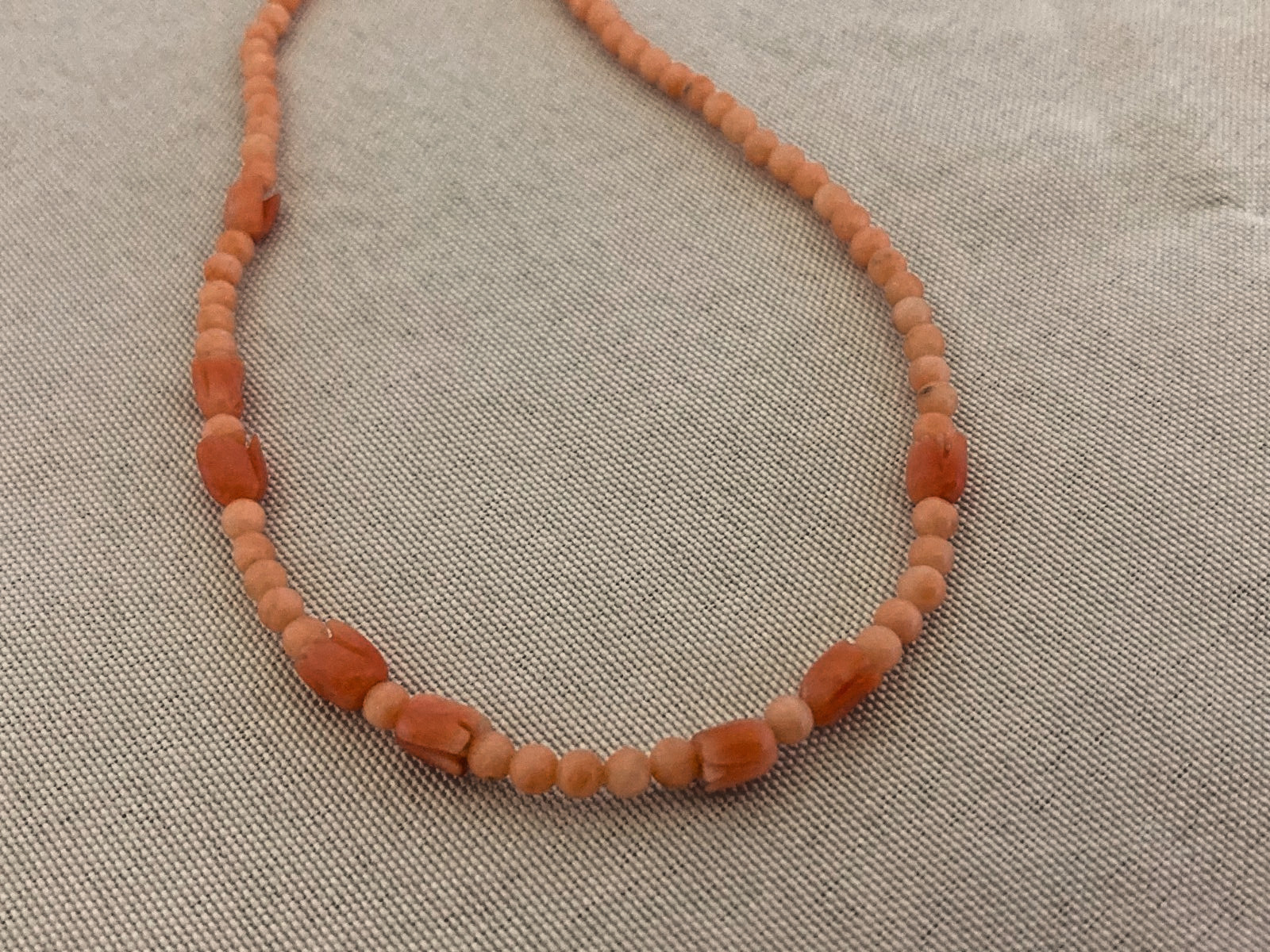 Vintage Natural Pink Coral Bead Necklace with Carved Tulip Accents – 17″