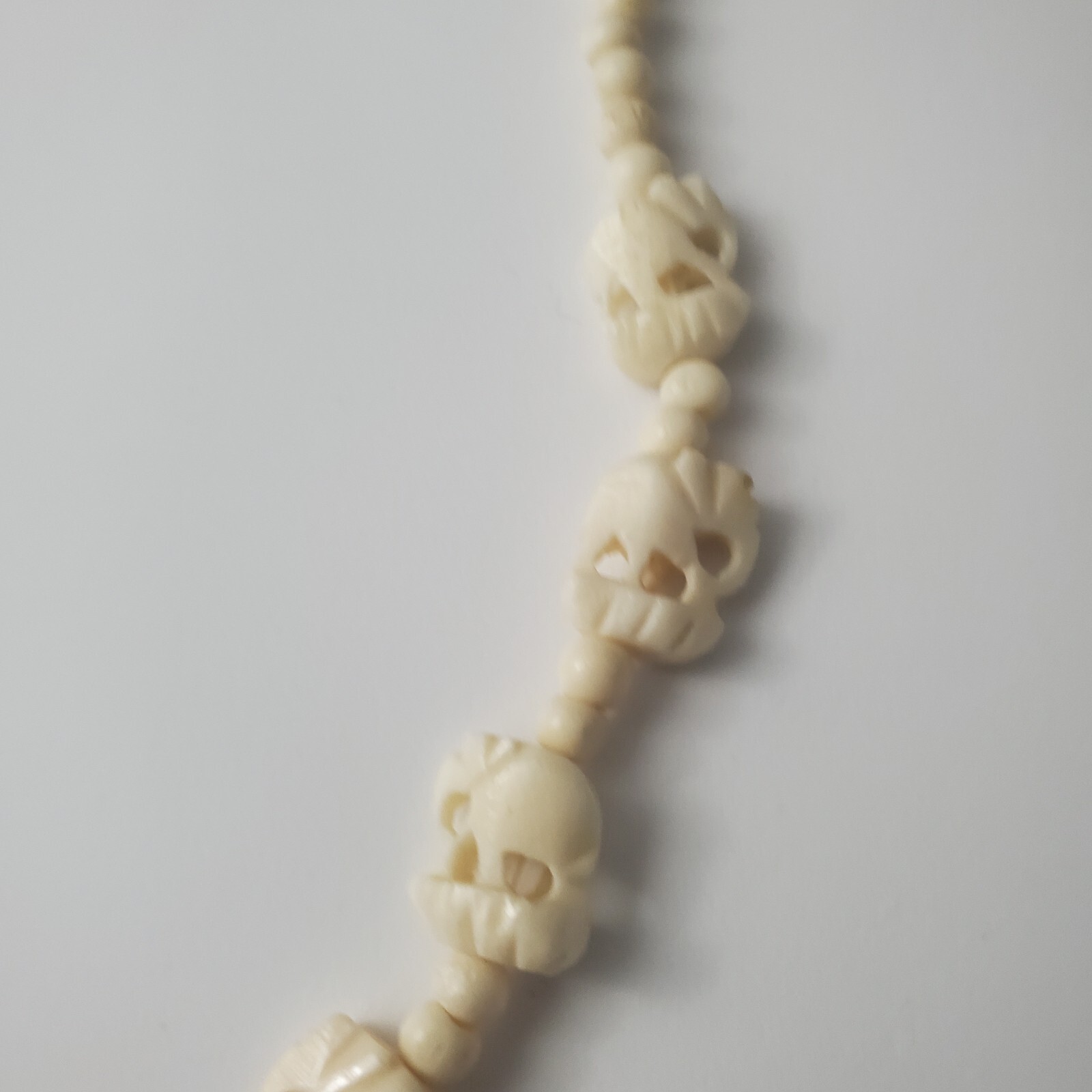 Vintage 19 3/4″ Faux Ivory Carved Celluloid/Plastic Elephant Pendant Necklace