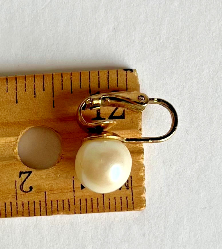 Vintage large Cultured Pearl Earings gold tone clip-on clasps, 1cm pearl