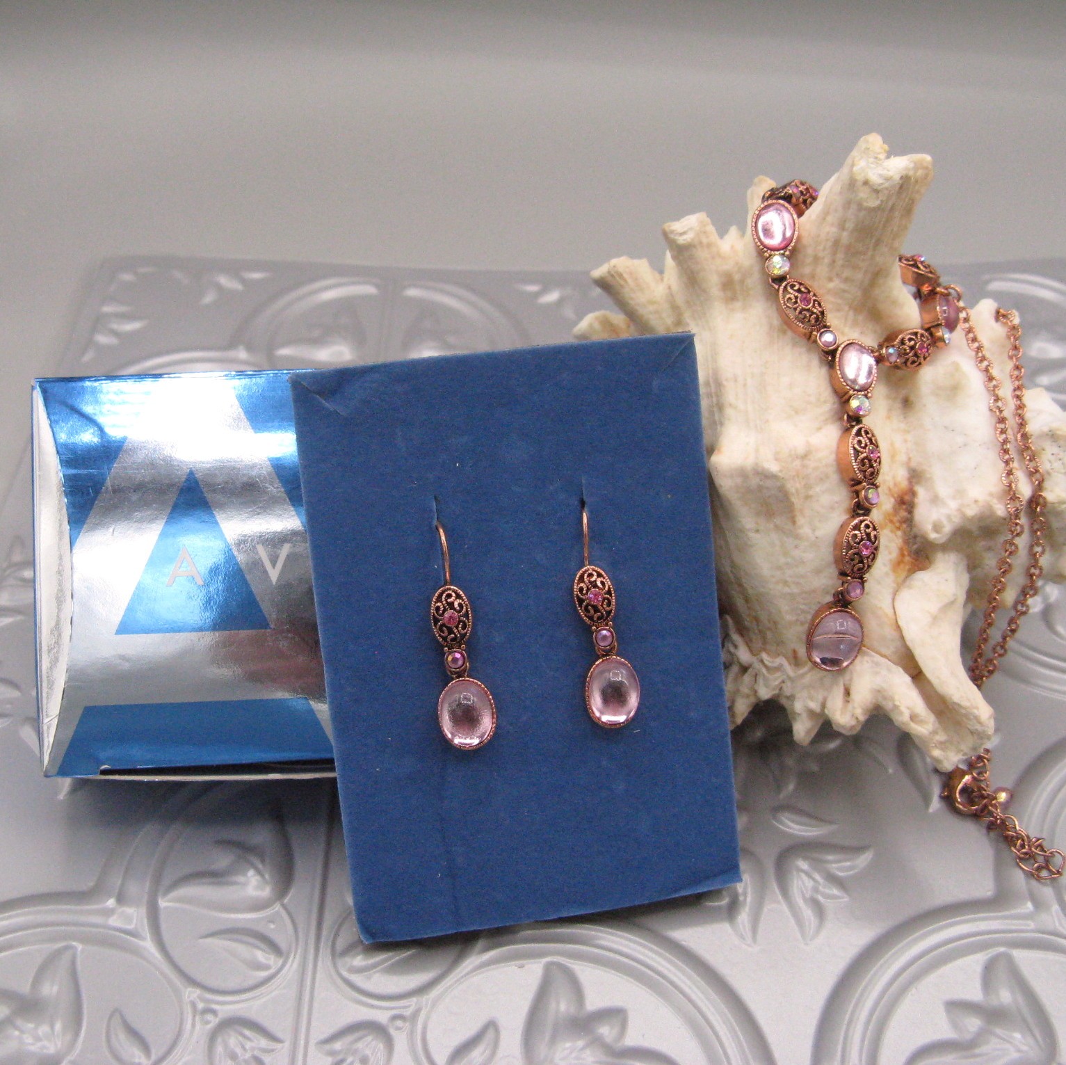 AVON Vtg 2005 Coppertone And Pink Y Necklace And Pierced Earrings Set With Box