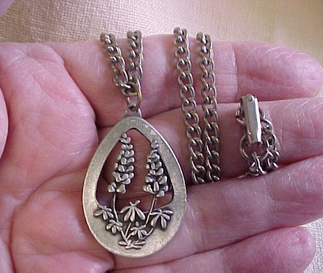 Vtg Pewter Marijuana Cannabis Flower Leaf Pendant On Silver Tone Chain Necklace