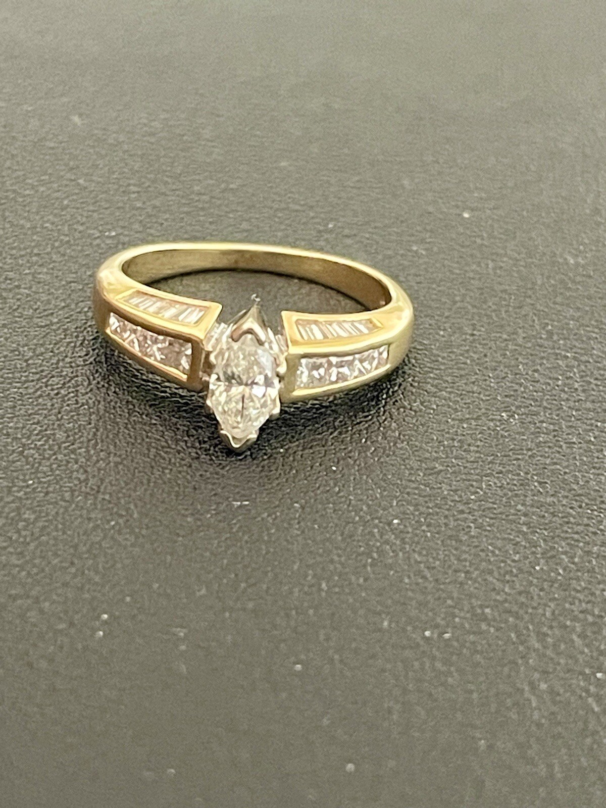 18KT Yellow Gold 1.32CTW Diamond Engagement Ring. Size 8(F192)