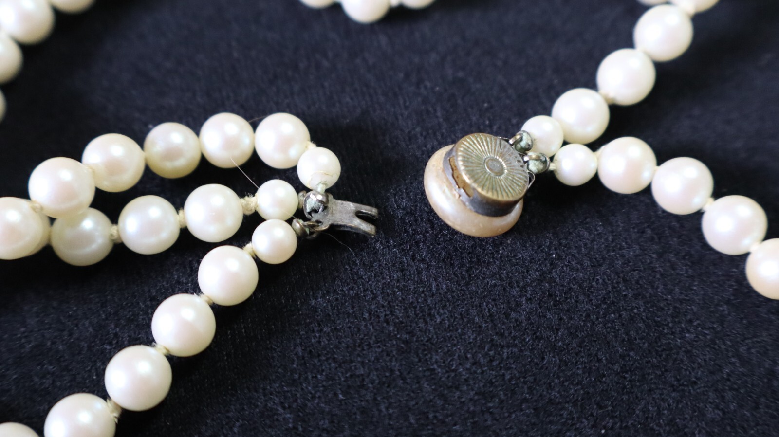 Vintage PEARL NECKLACE STORAGE AUCTION FIND 1
