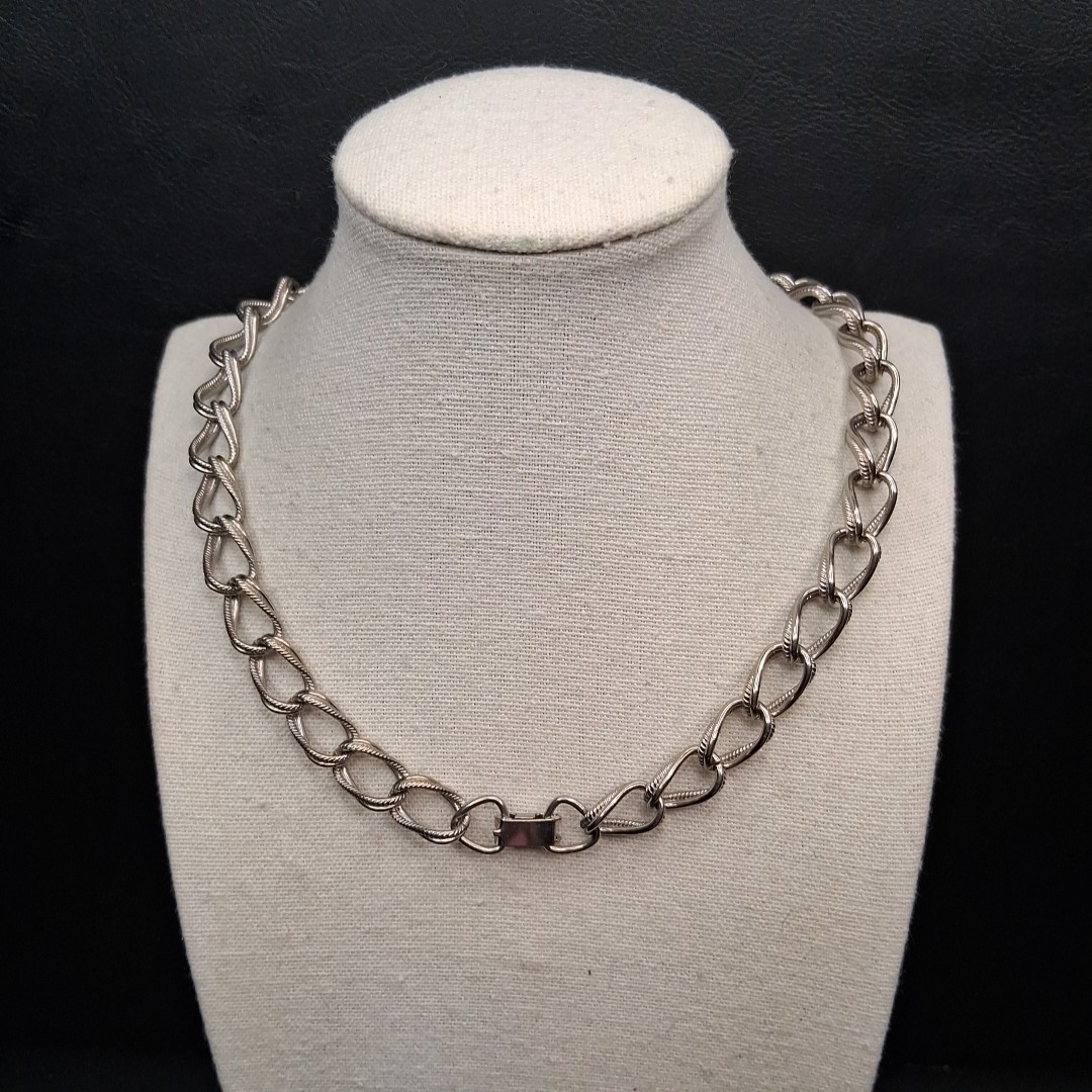 Vintage Chain Necklace Polished And Textured Gold Tone. 17.483