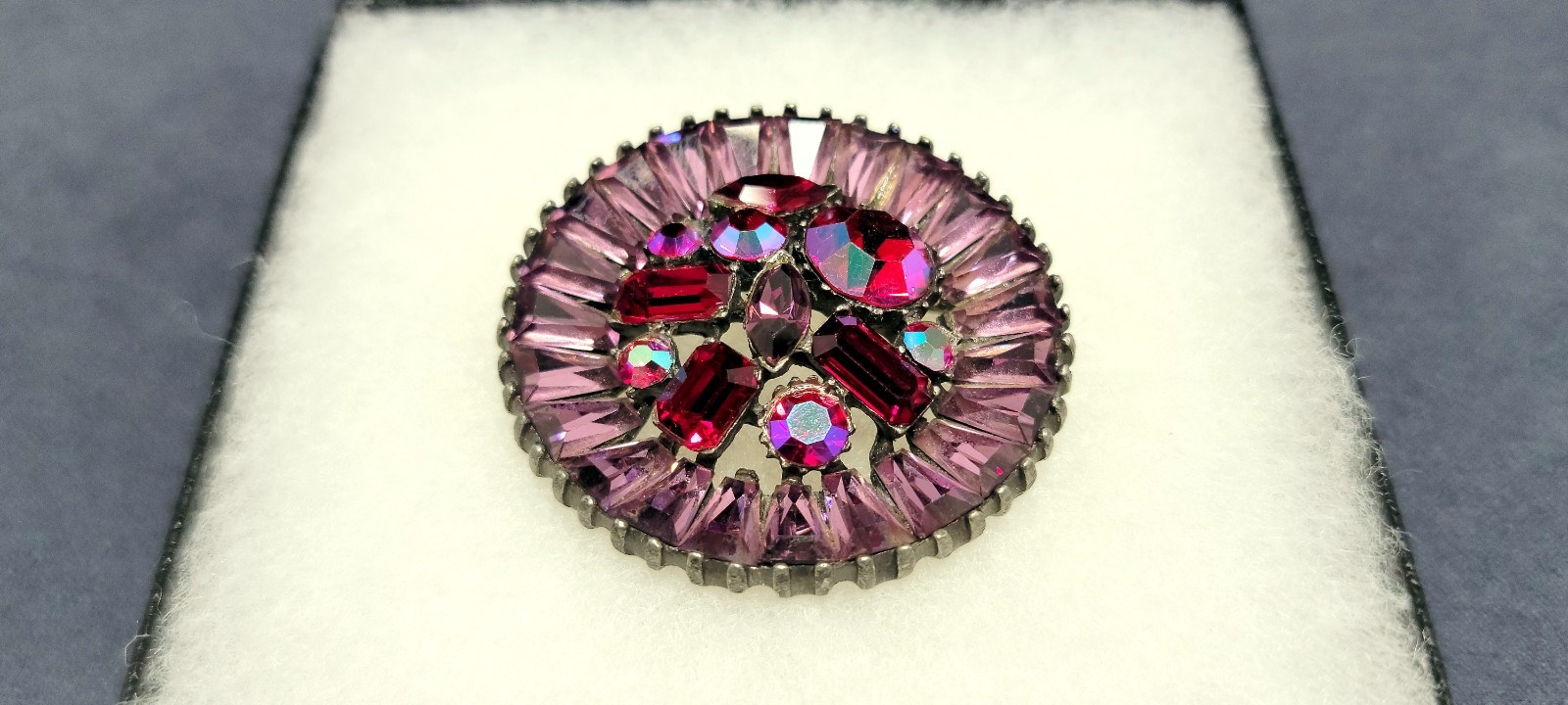 VTG Red/Pink Round Cluster BROOCH with Ab Rhinestones. Gift box Included.