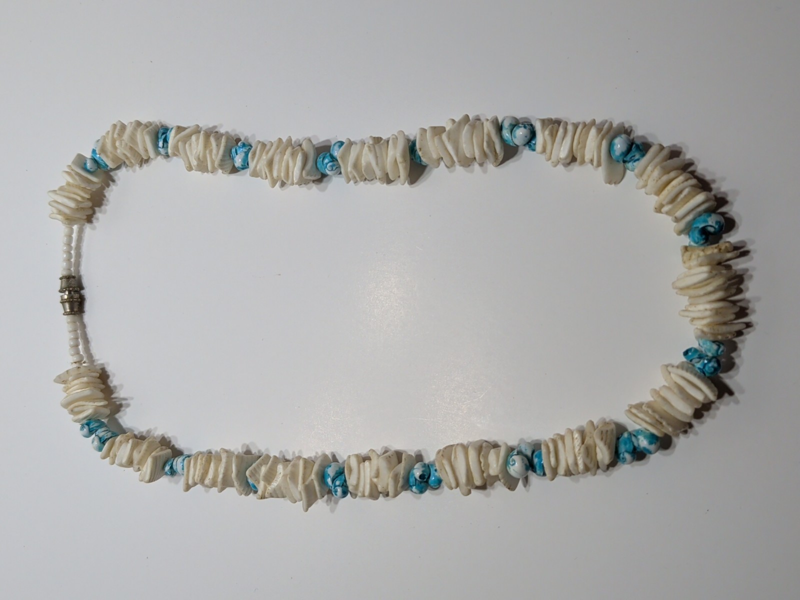 ✨VINTAGE✨ Blue and White Puka Shell and Turquoise Sea shells Necklace 17½ In