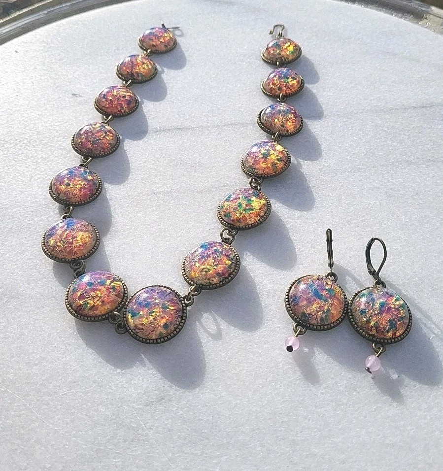 VINTAGE OPAL FOIL MILKY LILAC GLASS CABACHON STATION NECKLACE SET HEAVY ARTISAN