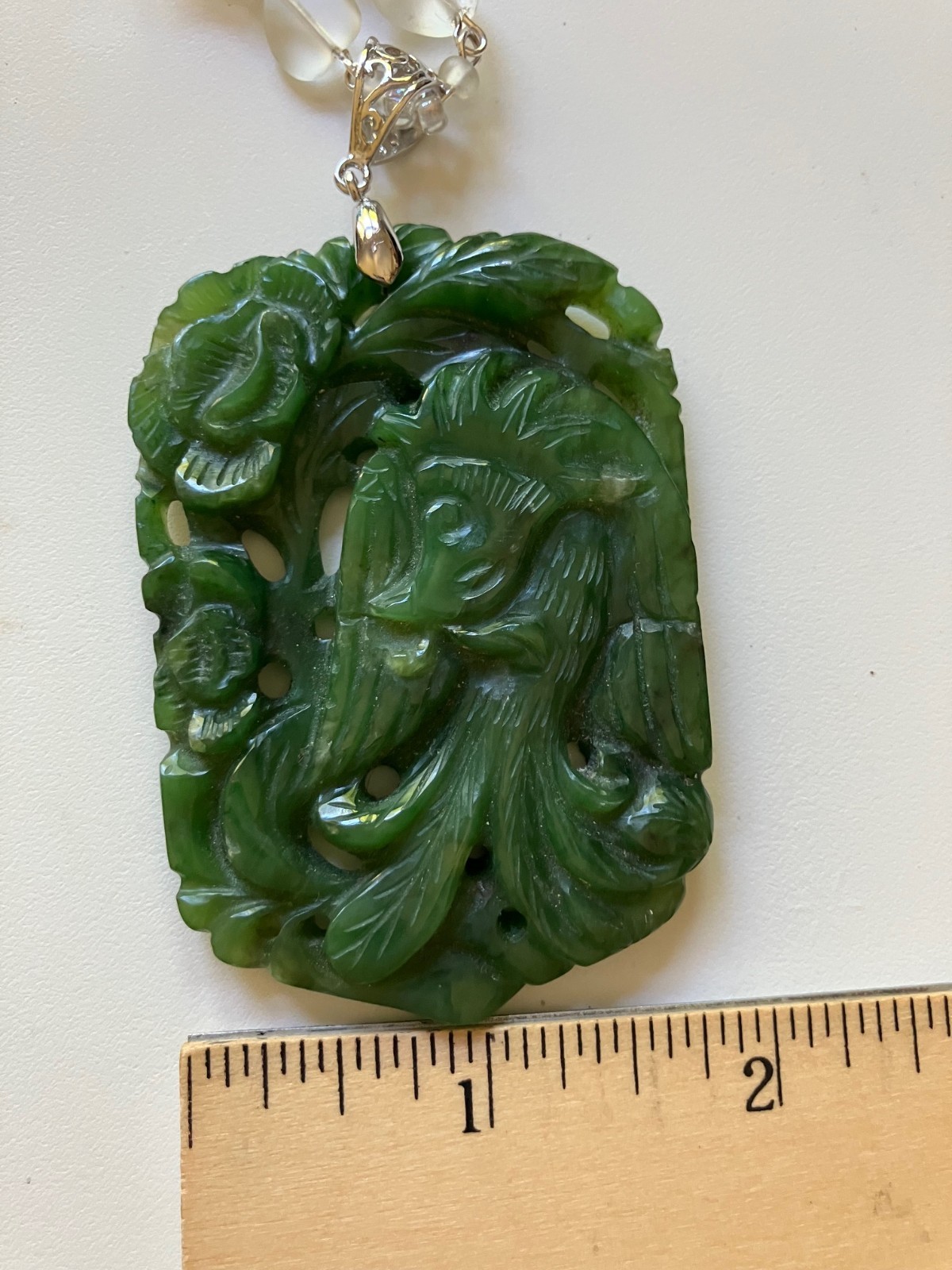 nephrite jade pendant necklace preowned vintage was carved in Taiwan
