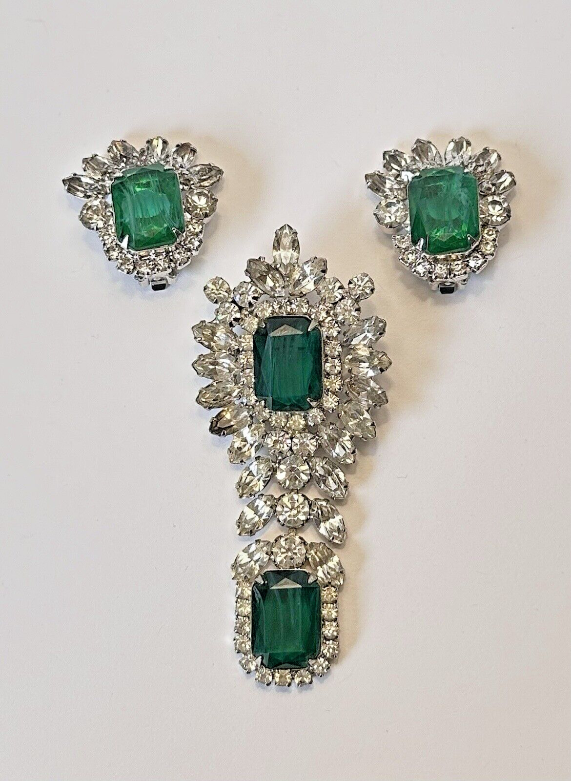 Vintage Juliana Silver Tone Flawed Emerald Crystal Rhinestone Brooch & Earrings