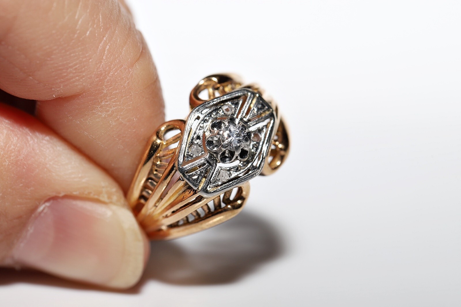 Antique Art Deco Circa 1920s 18k Gold Natural Diamond Decorated Ring