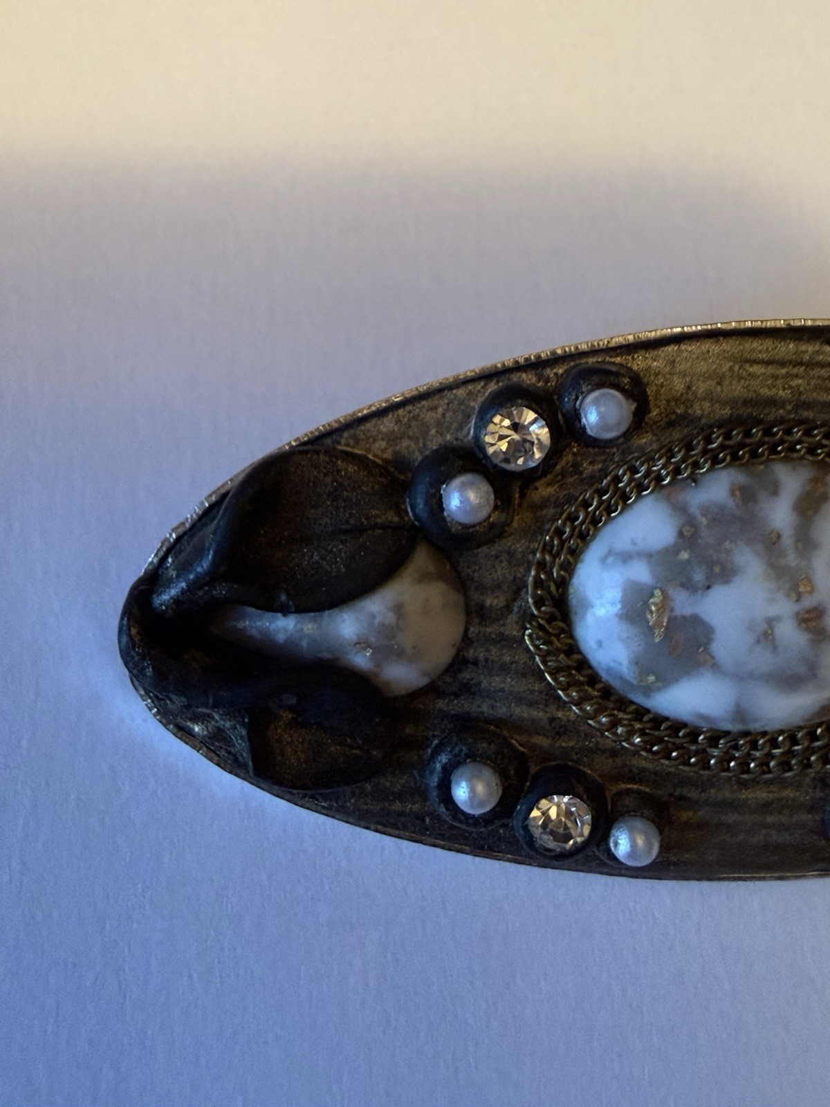 Unique VTG mixed media Brooch / Pot Metal / Rhinestones / Agate / Chain / Pearl
