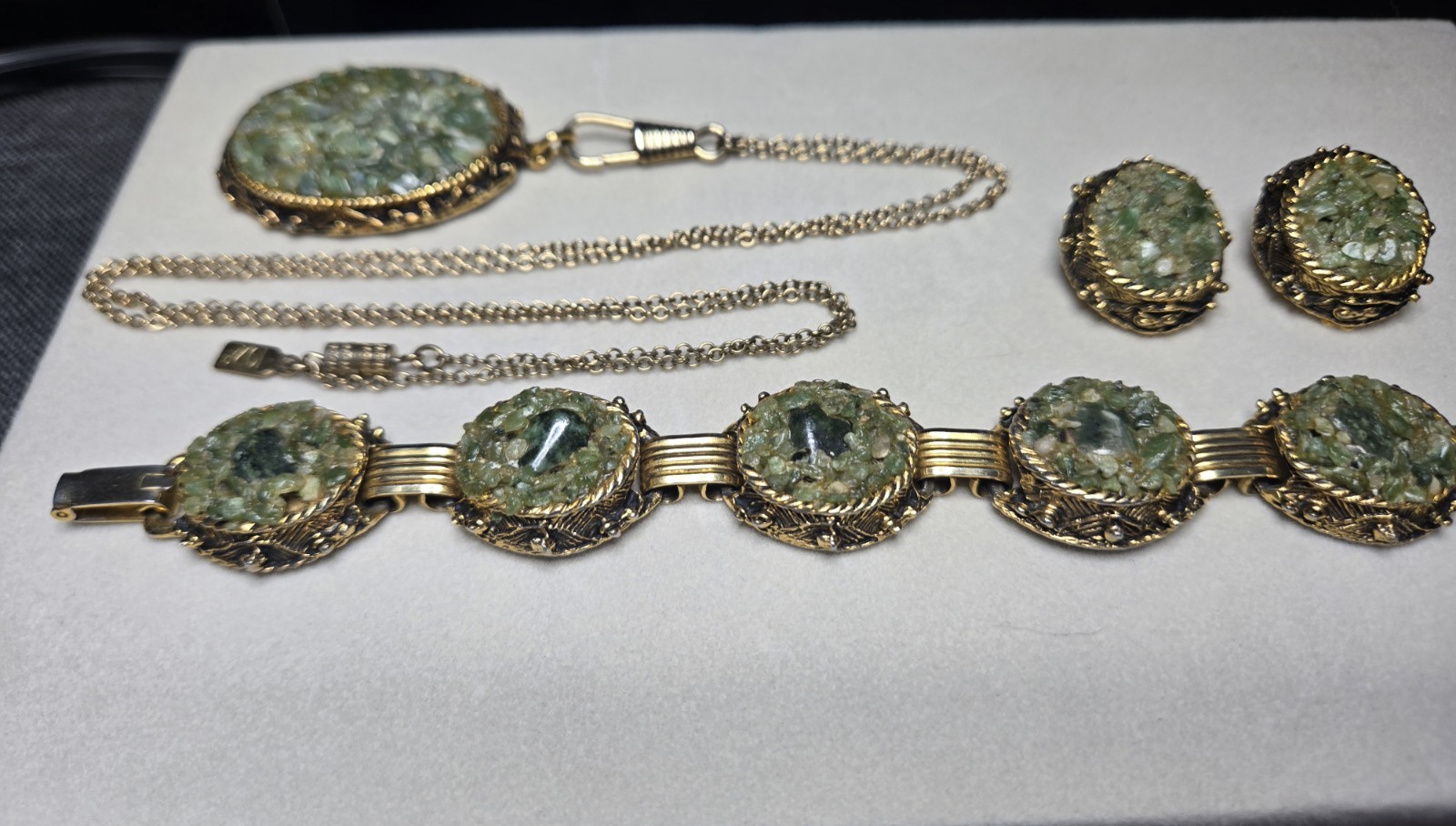 Antique Circa 1920s Jewelry Set Bracelet Earrings Necklace Ring Jade Chips