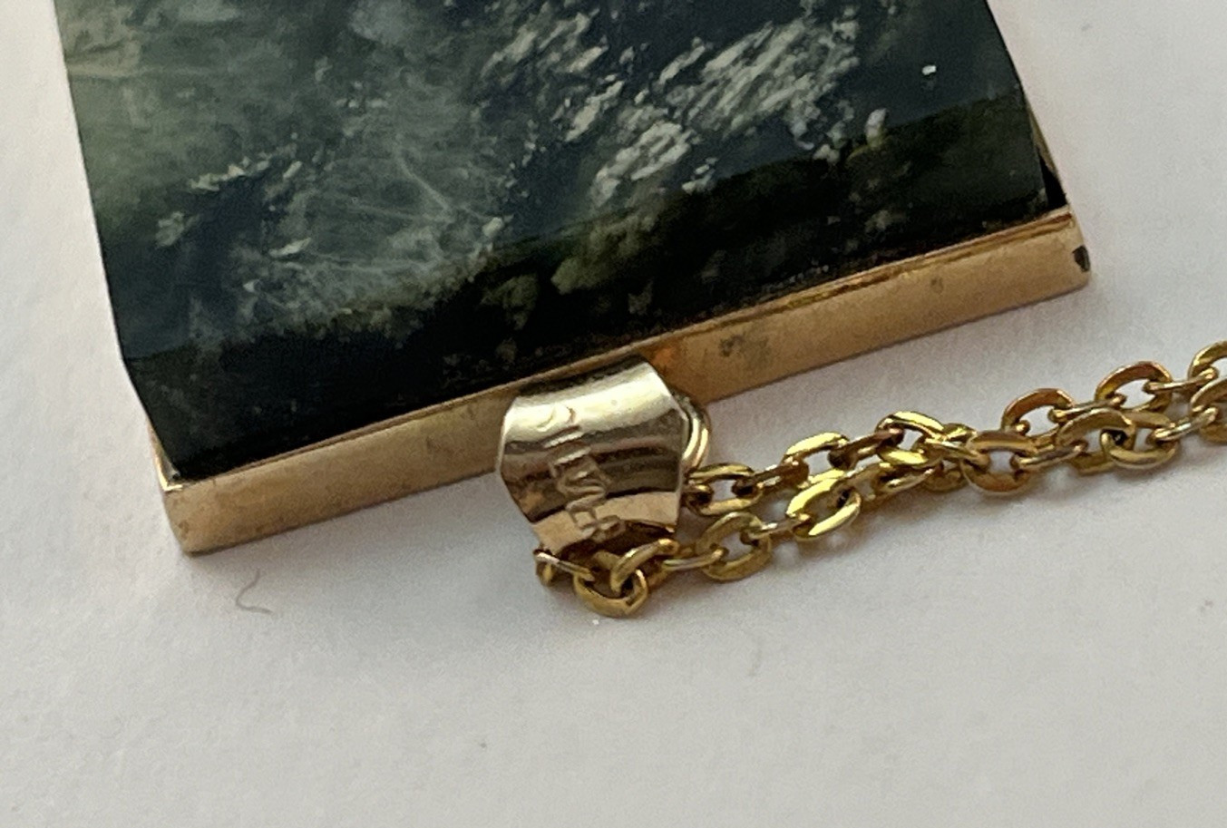 Gold Tone 18″ Chain Necklace Flying Dragons Dark Green Jade Pendant