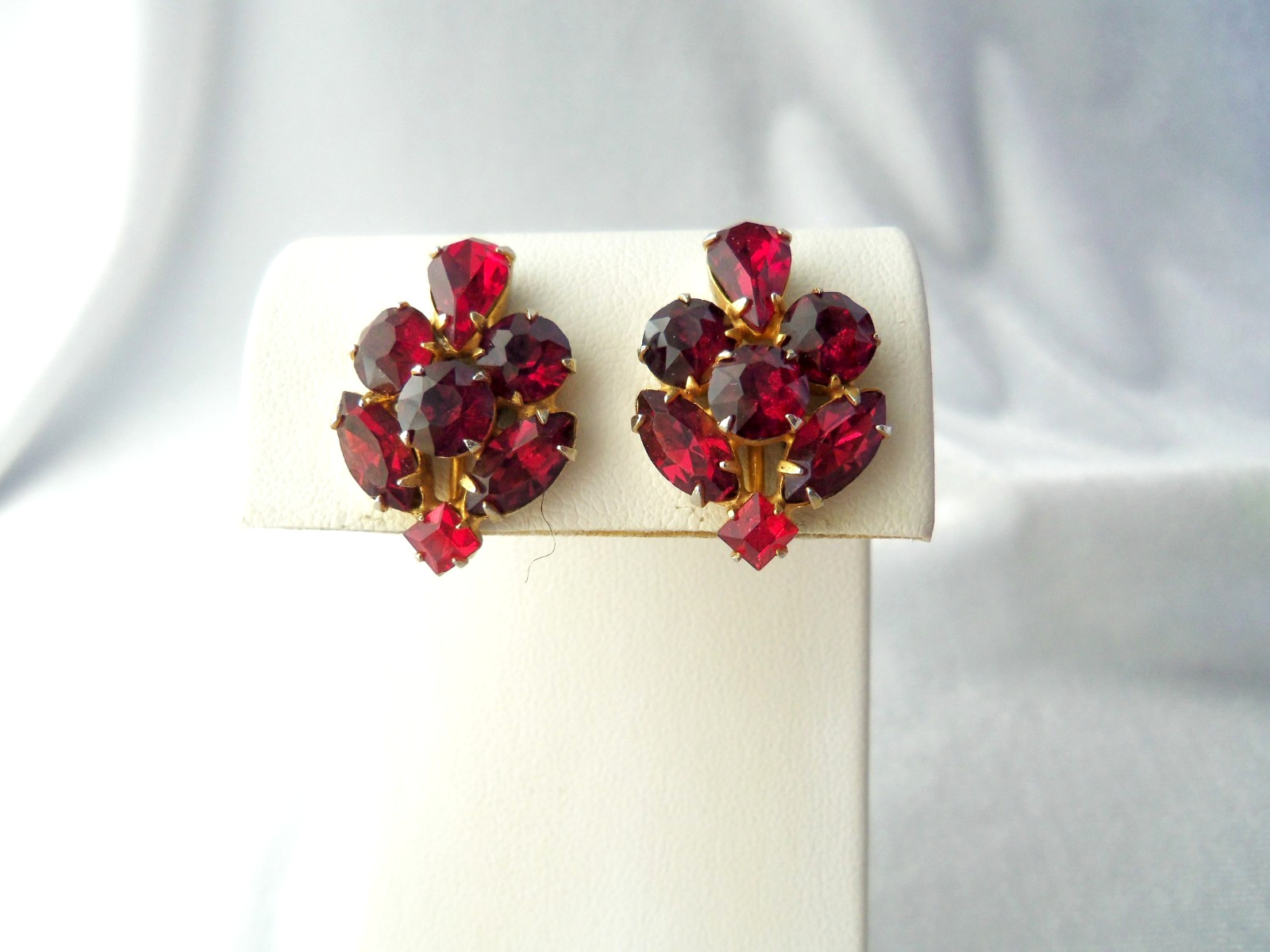 Retro Vintage Prong Set Red Rhinestone Cluster Screw Back Earrings
