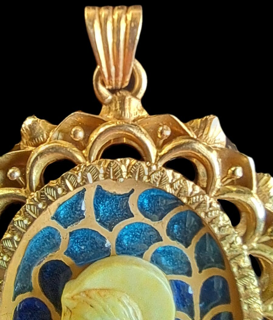 Fine Antique Art Nouveau 18K Gold Plique a Jour Virgin Mary Pendant Ca 1900