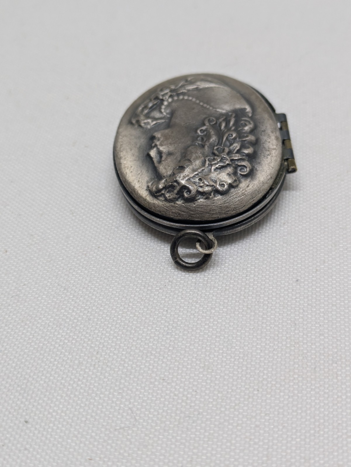 Antique! Art Nouveau Lady Portrait Oval Photo Locket Pendant! 🖼️