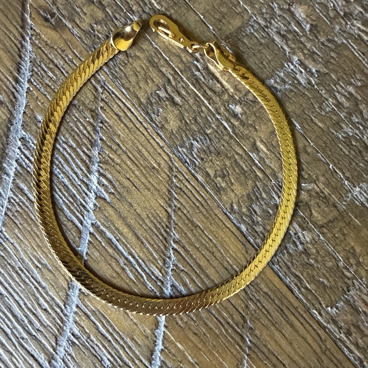 Vintage 1980’s Flat Herringbone Classic Chain Bracelet Gold Tone 7.5” Inch