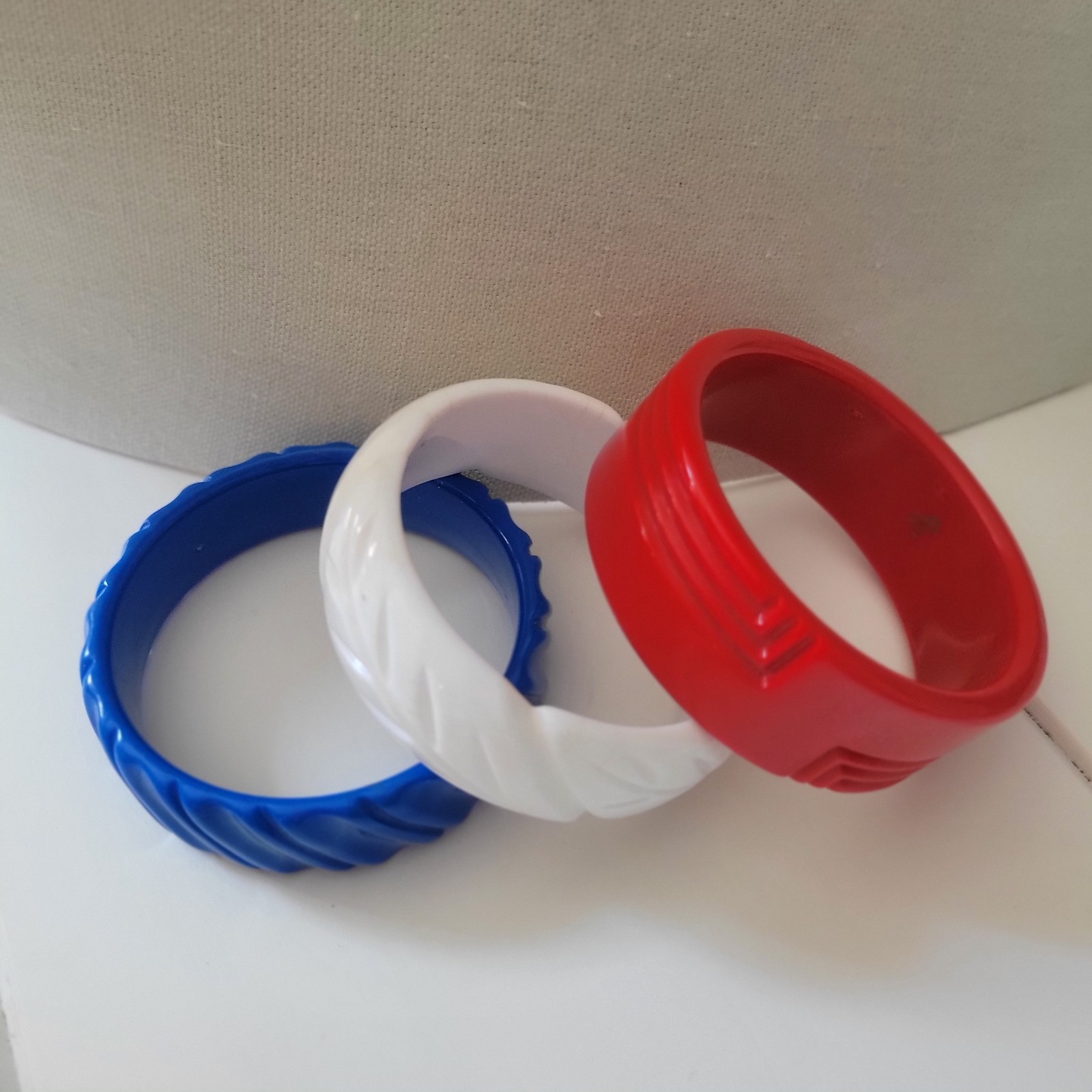 Vintage Red White & Blue Carved Lucite Wide Bangle Bracelets Patriotic Set of 3