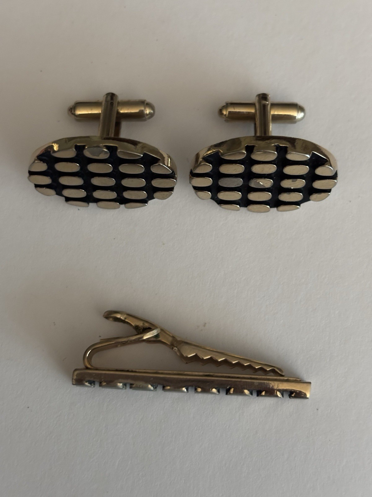 Vintage Cuff Links And Tie Clip Set Gold Toned Oval Shape Black Textured