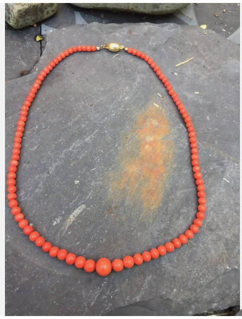 ANTIQUE GENUINE GRADUATED SALMON CORAL NECKLACE