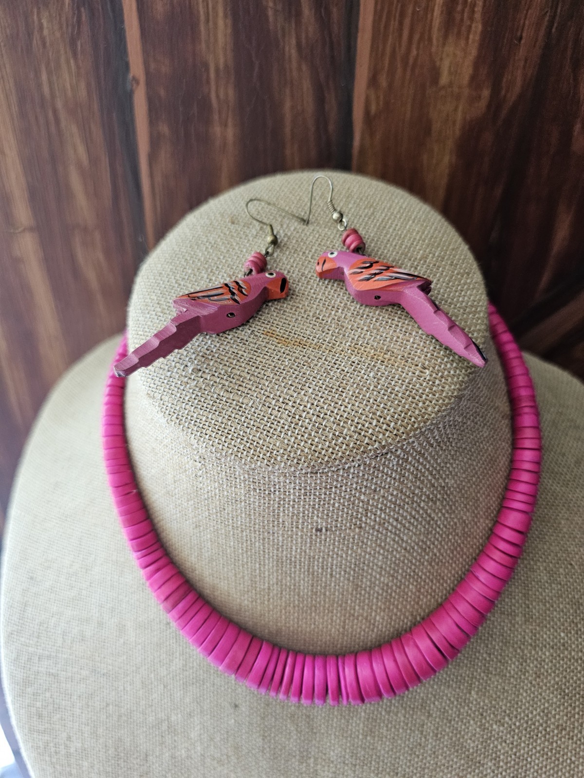 Vtg Wood Flat Pink Bead Necklace Barrell Clasp 17″ Tropical W Parrott Eearings