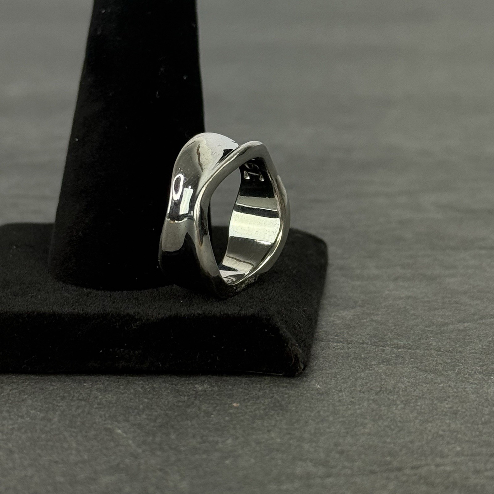 Lia Sophia “Capricious” Silver Tone Shiny Wavy Style Band Ring Size 6