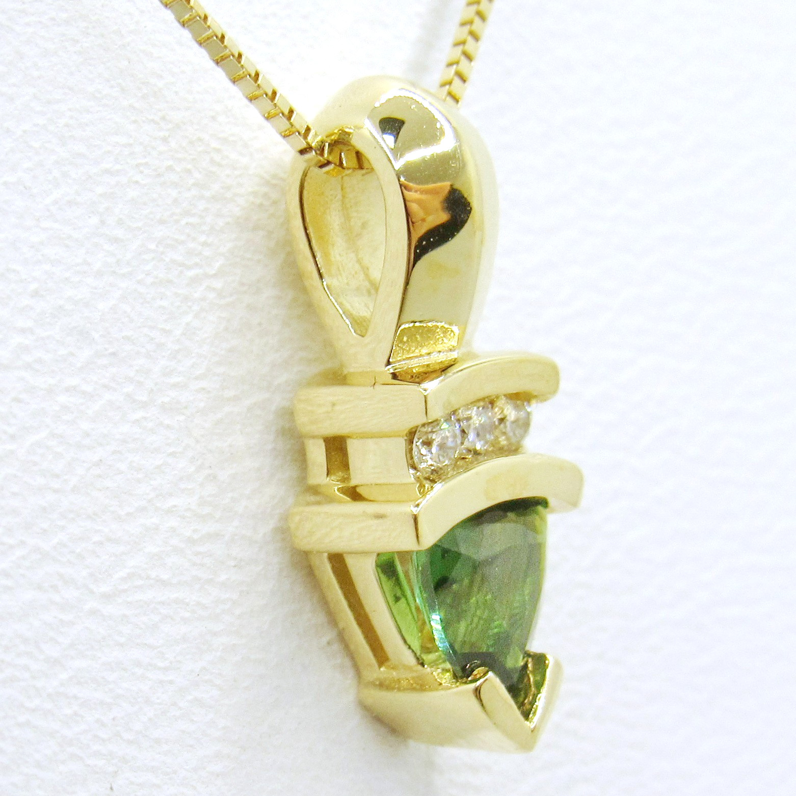 14K YELLOW GOLD CGC TRILLION CUT GREEN TOURMALINE & DIAMOND 18″ PENDANT NECKLACE