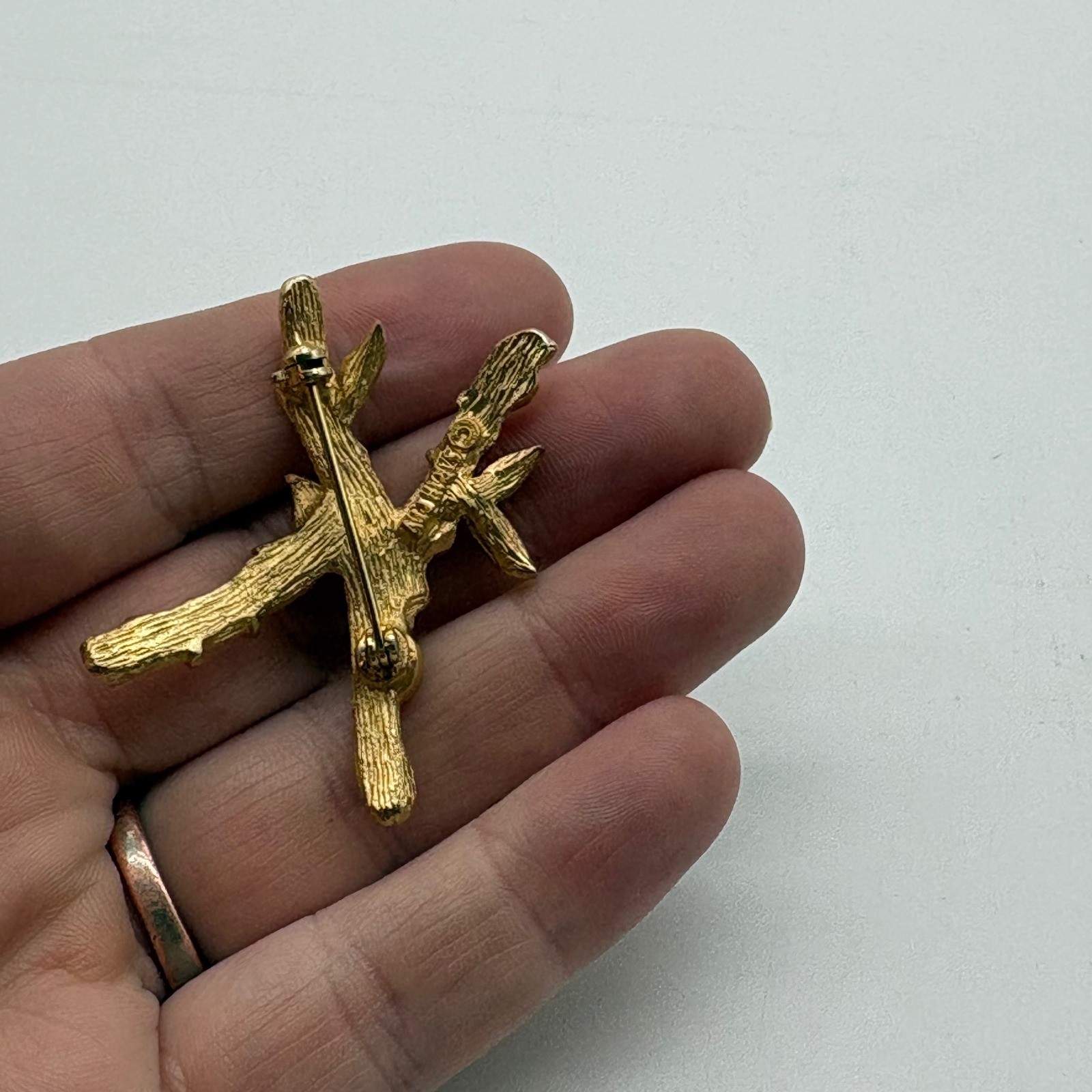 Sarah Coventry Vintage Gold Tone Branch Leaf Brooch Pin Textured Nature Design