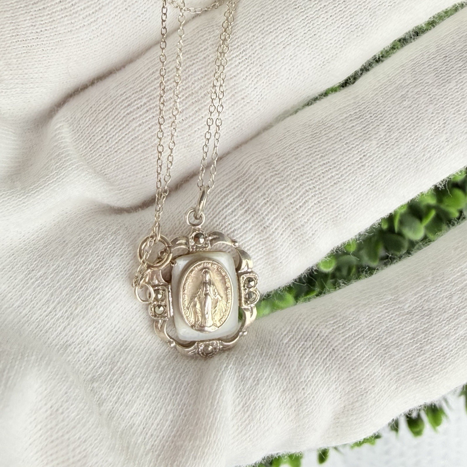 Vintage THEDA Sterling Silver Virgin Mary Miraculous Medal Pendant Necklace