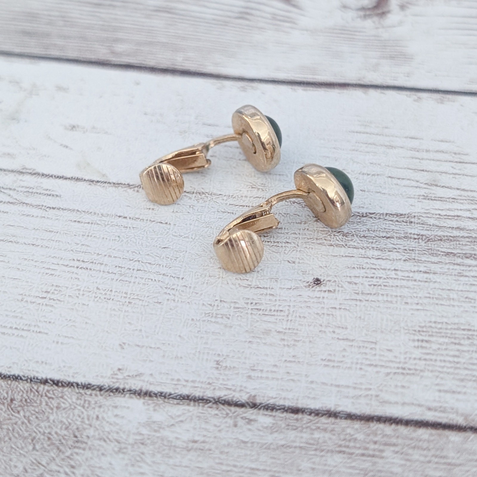 Vintage Avon Clip On Earrings 3/8″ Dark Green & Gold Tone – Loose Clip