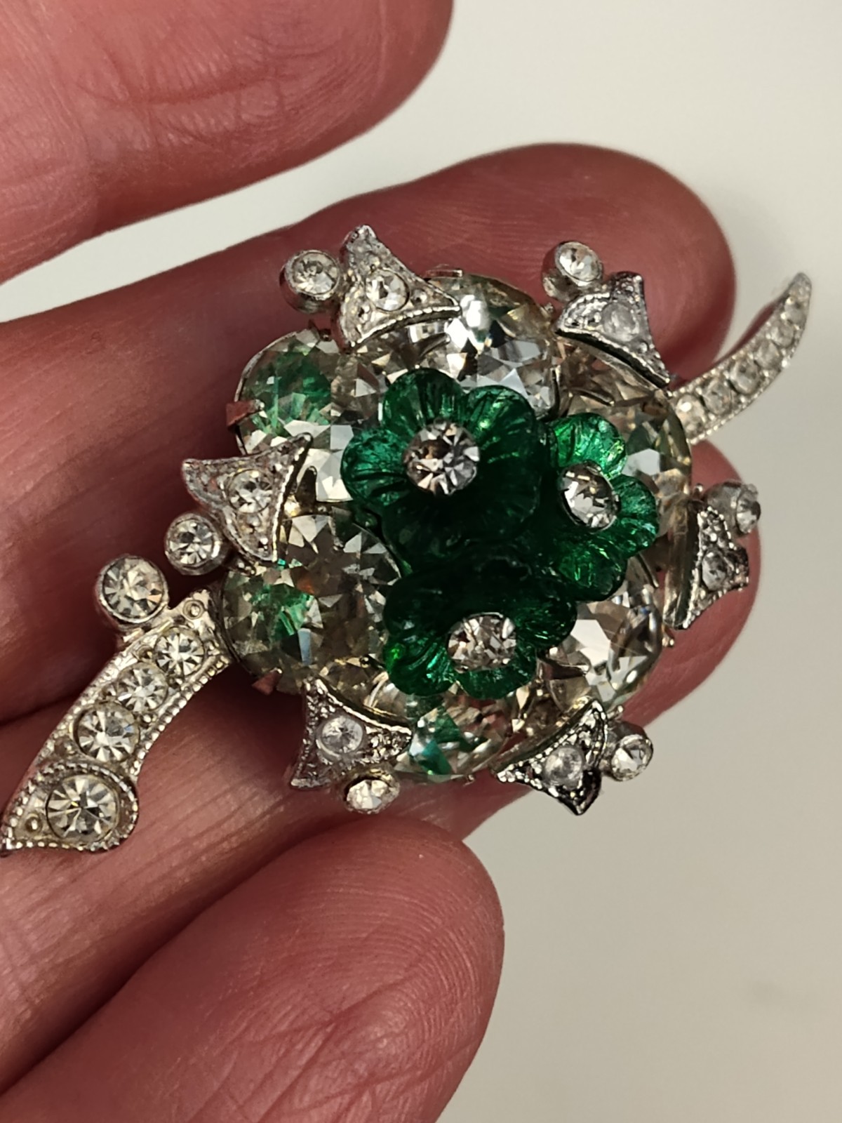 Vintage Stunning Eisenberg Ice Clear & Emerald Green Crystal Bouquet Brooch 6808