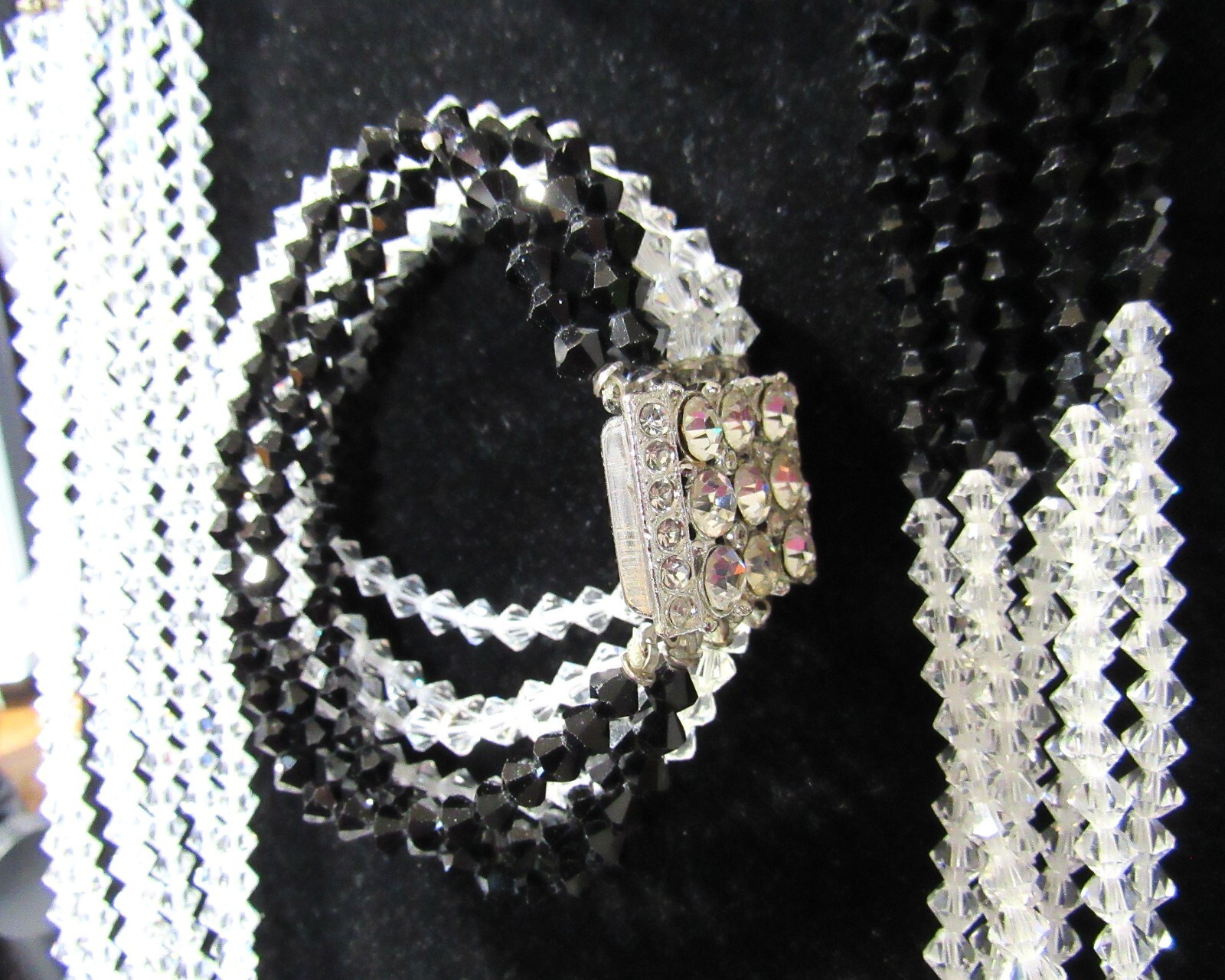 VTG Glass Bead 7-Strand 33″ Necklace Bracelet Earrings Black & Clear Parure Set