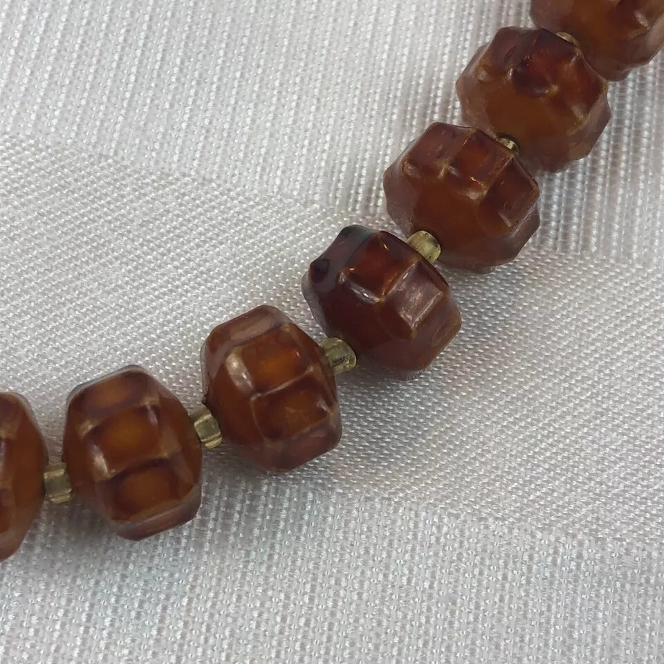 VINTAGE BOX TAB INSERT CLASP HONG KONG Bead Brown Acrylic Faux Wood Necklace 24″