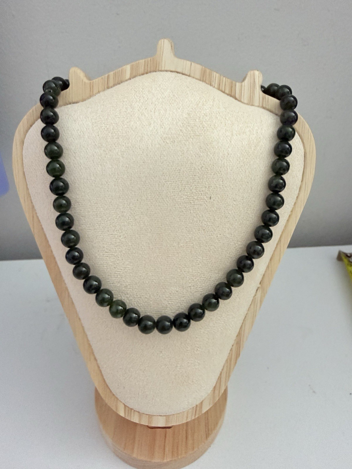 Vintage Dark Green Stone Bead Necklace Magnetic Clasp 18” Estate Jewelry