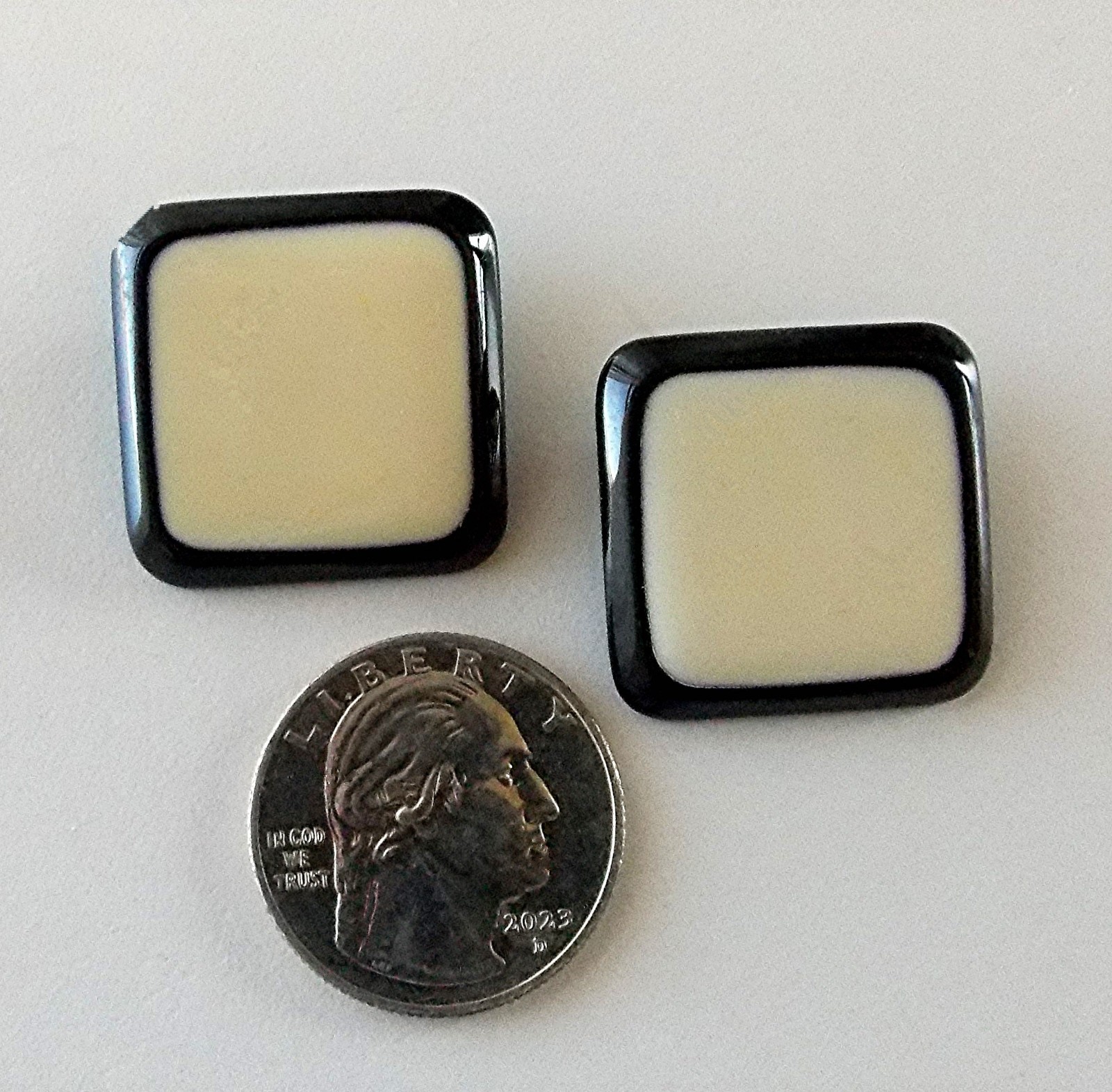 VINTAGE 1980’s SQUARE SHAPE BLACK & OFF-WHITE ENAMELED METAL CLIP-ON EARRINGS