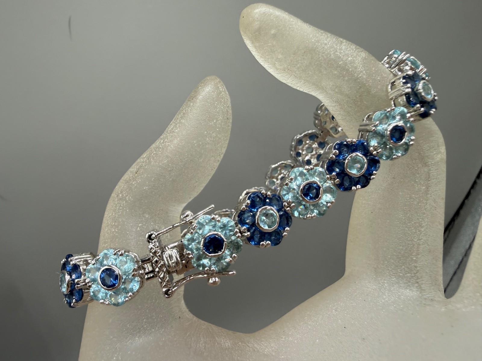 ESTATE SILVER PLATED SAPPHIRE AQUA BLUE CRYSTAL CLUSTER FLOWER BRACELET
