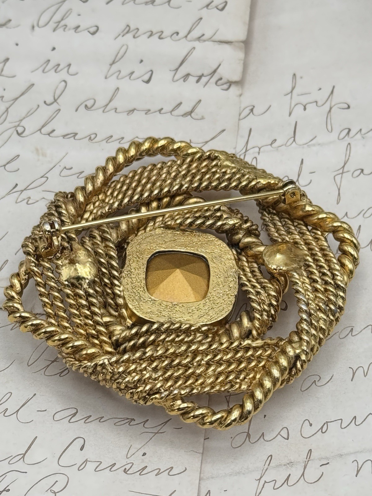 Large Brooch Goldtone Knotted Rope Clear Center Rhinestone VINTAGE 90s