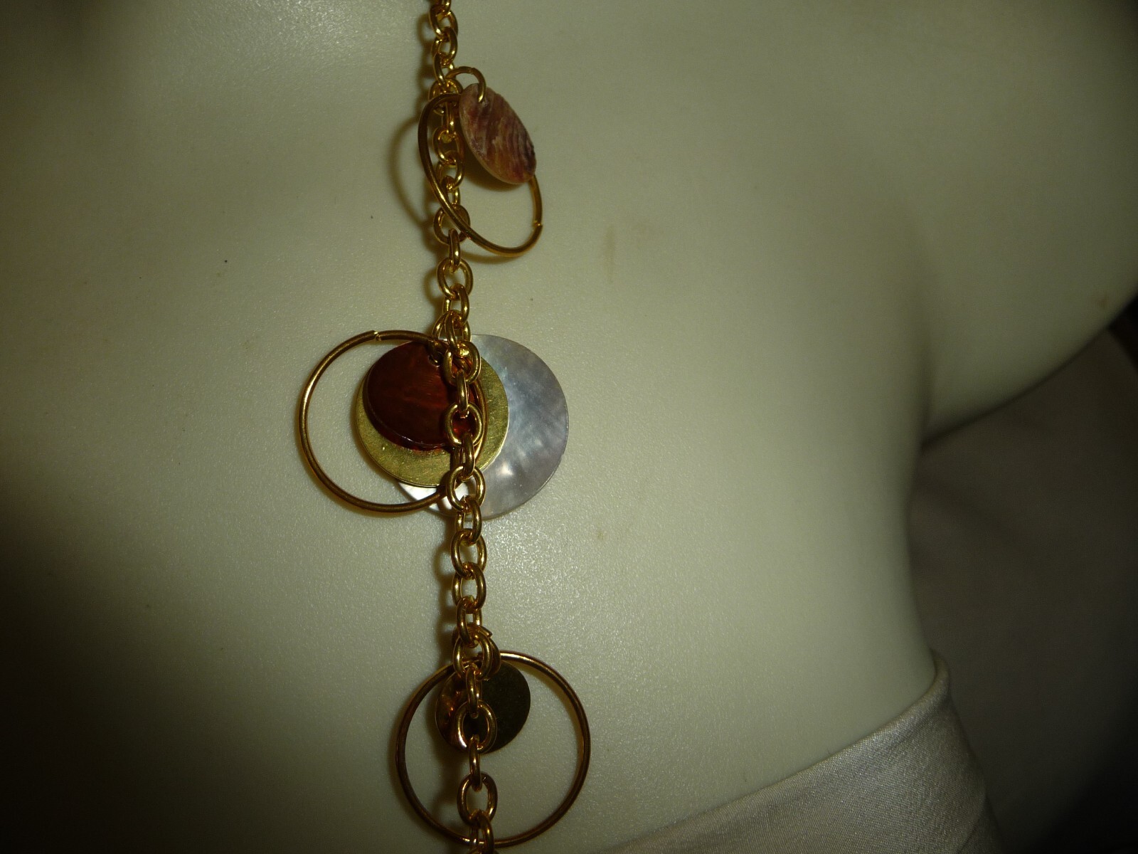 MOP & GOLD TONE DANGLE CIRCLES ON 16″ L GOLD TONE CHAIN NECKLACE #17/12K