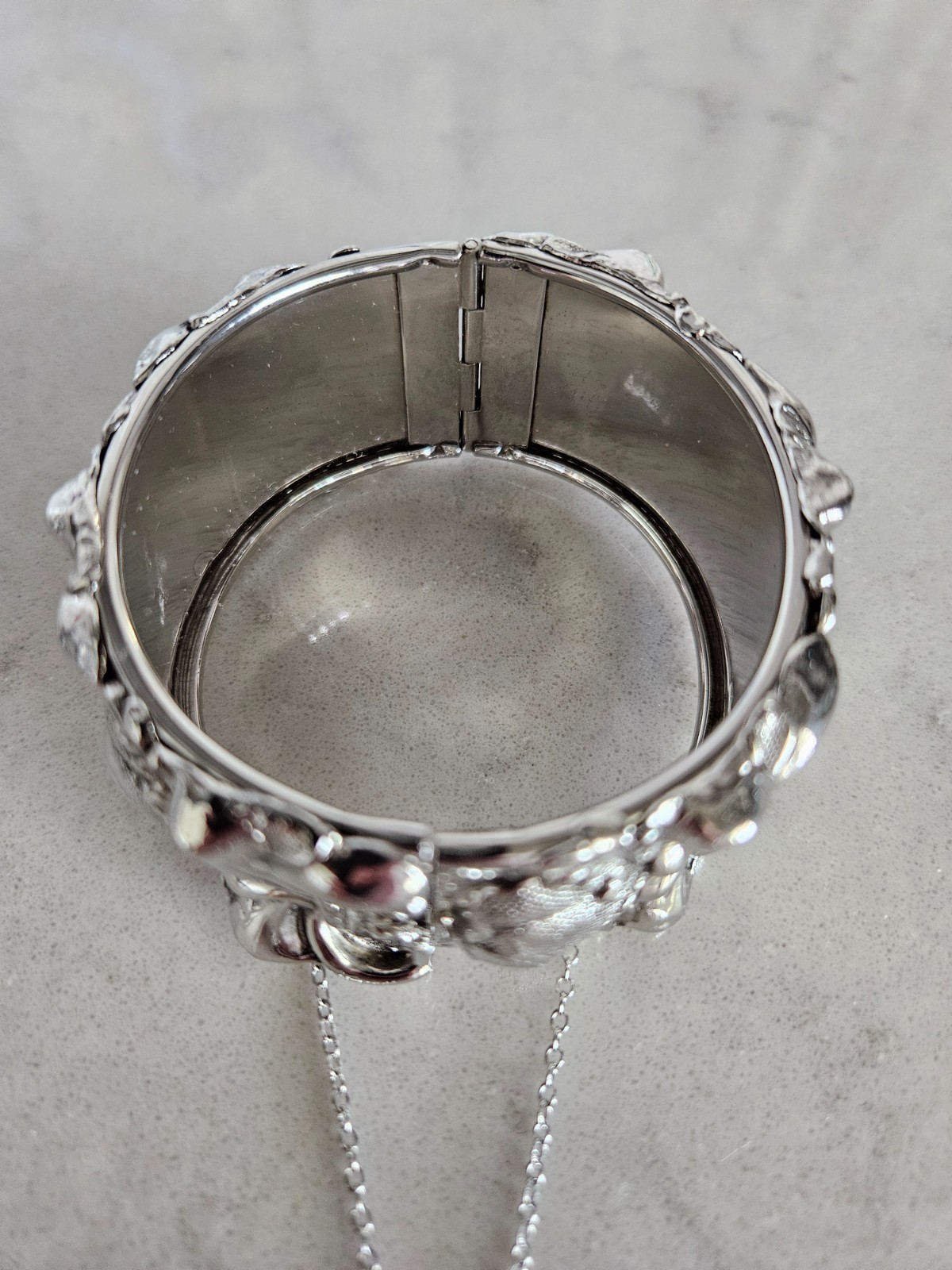 RARE AND VINTAGE WHITING & DAVIS SILVER SWIRLED HINGED CUFF BRACELET