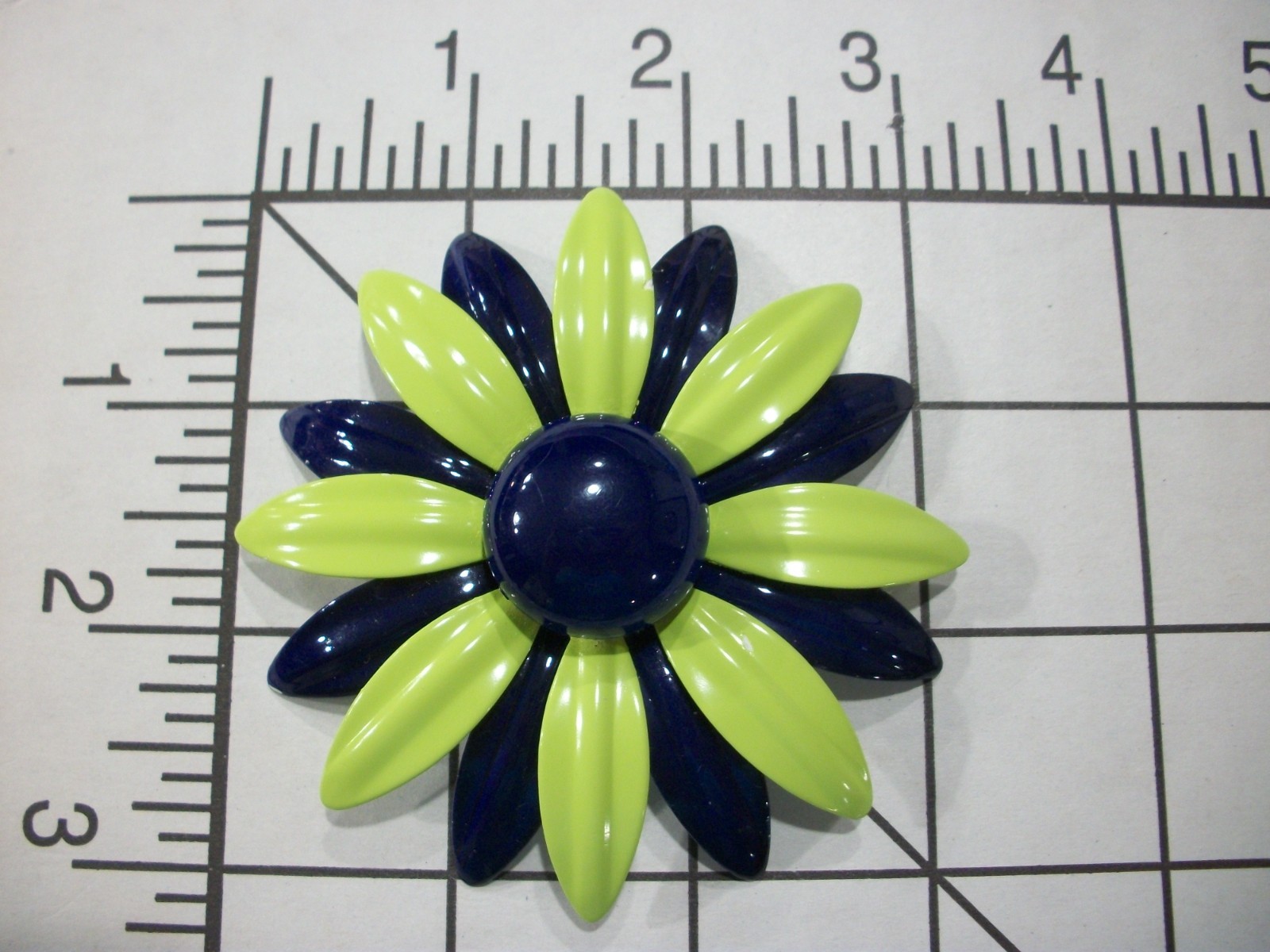 ViNTaGE NaVy BLuE/LiMe GReeN MeTaL ENaMeL HuGe 3″ DAiSy/FLoWeR PiN/BRooCH