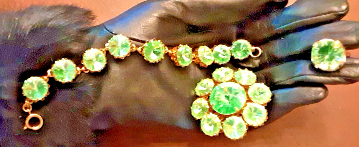 Vtg Light Green Rivoli Brooch, Bracelet, Ring Jewelry Set -Stunning!