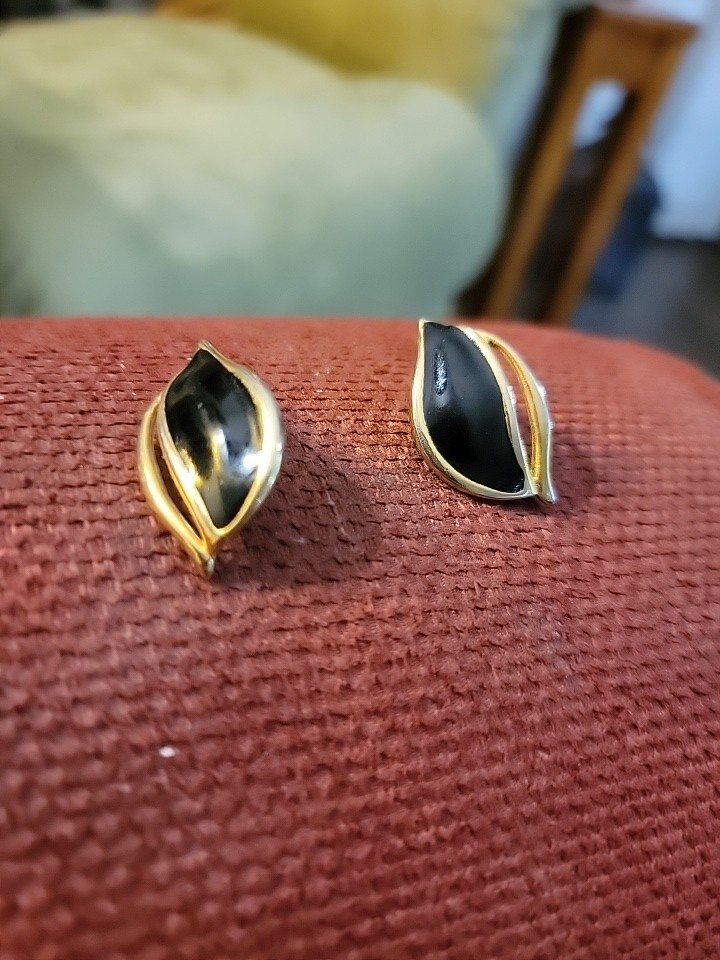 Vintage 70s Black Gold Earrings Enamel Classic Stud Office Work Daily Elegant
